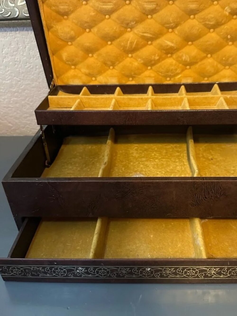 Vintage Brown Jewelry Organizer with Gold Velvet Lining - Picture 5 of 5